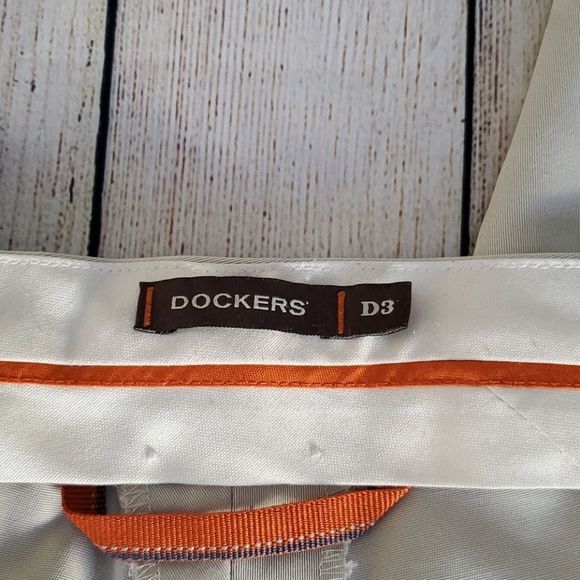Dockers Classic Fit Signature Khaki - Picture 5 of 7